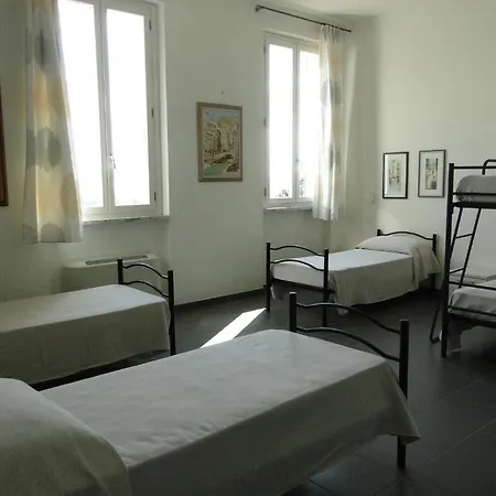 Hostel Ameglia Hostel *